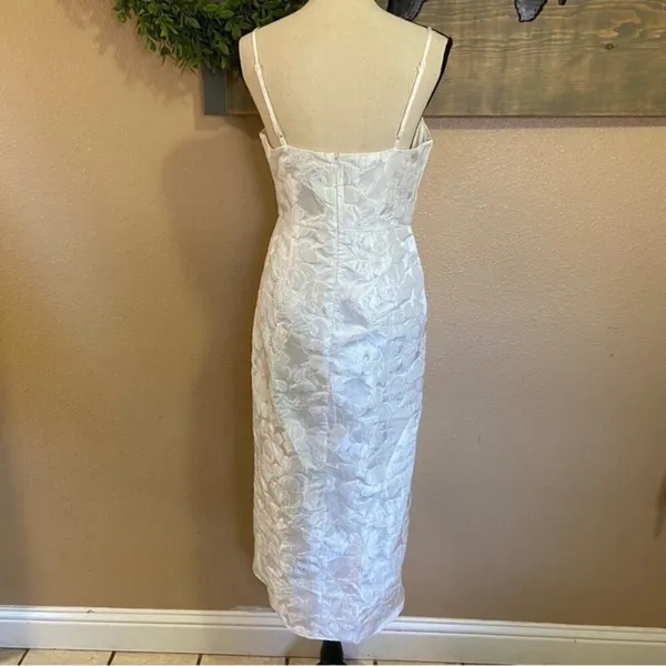 NWOT Lulus White Floral Jacquard Sleeveless Midi Dress - Image 5
