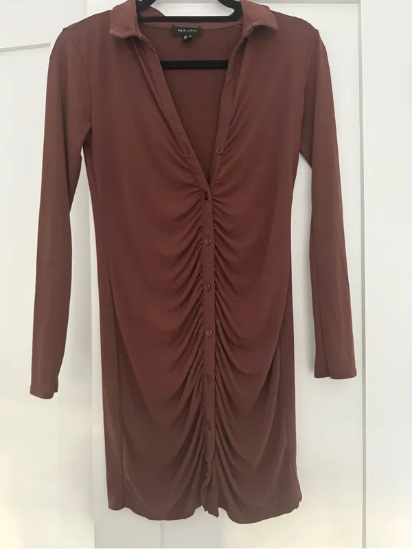 New Look Button-Front Ruched Long Sleeve Dress in Rust - Image 4