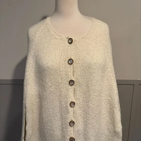 Cream Knit Button - Image 2