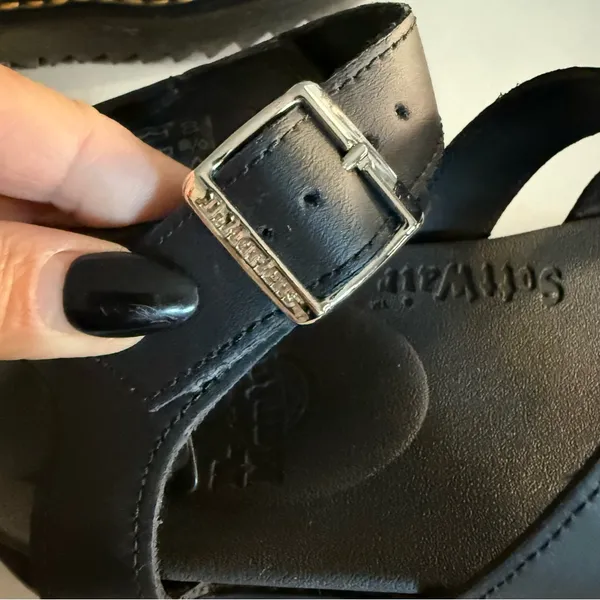 Dr. Martens Blaire Hydro Leather Strap Sandals in Black. Size 9 - Image 8