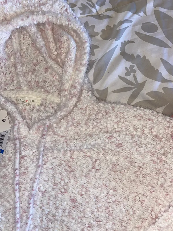 Cozy Pink Cropped Sweater - Image 2