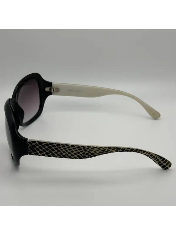 Steve Madden Oversized Black Square Sunglasses with Cream Temples - Image 5
