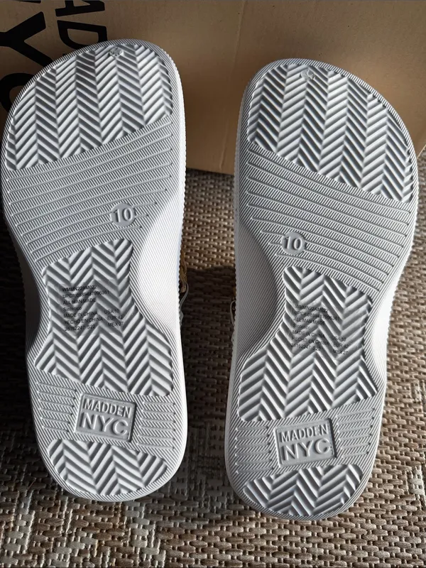NWT in box NYC Madden White Slip-On Clog with Gold Chain - Image 2