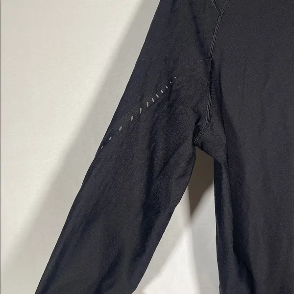 LULULEMON WOMENS BLACK LONG SLEEVE UNDERSHIRT FITTED LARGE - Image 4
