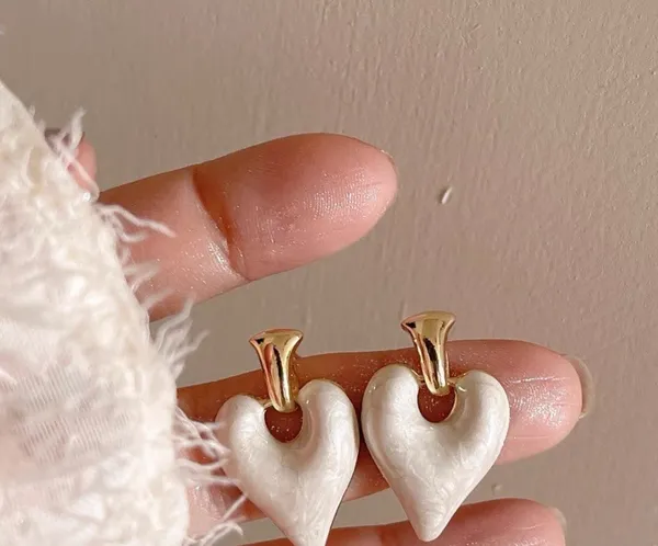 Japanese and Korean oil dripping metal simple love 925 silver needle earrings - Image 2