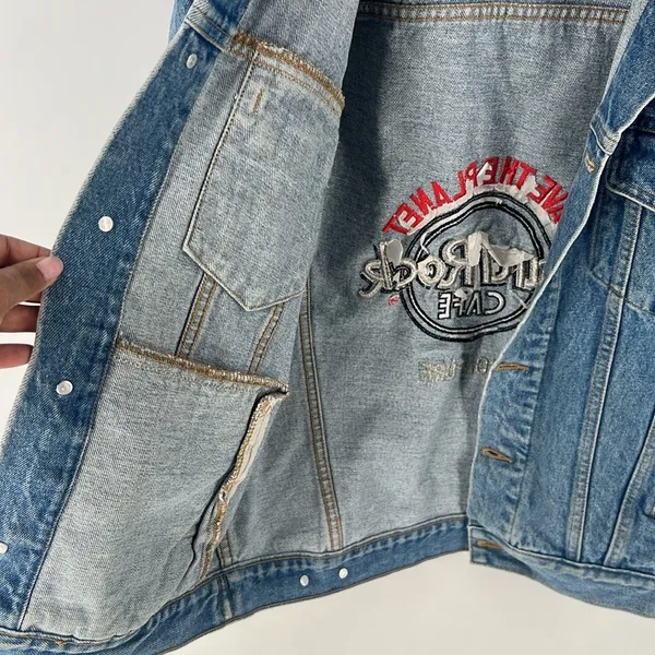 Hard Rock Cafe Singapore Medium Wash Blue Denim‎ Button Front Jacket - Image 13
