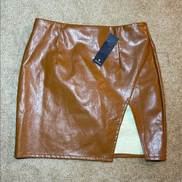 Lulus‎ Brown Faux Leather Skirt with Slit - Image 2