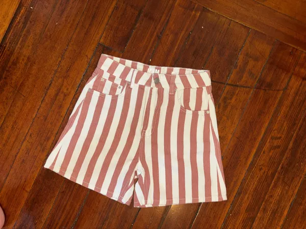 Short Red Size 6 - Image 2