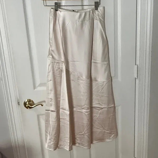NWT Skirt High Waisted Flowy A-line (Beige,Medium) - Image 5