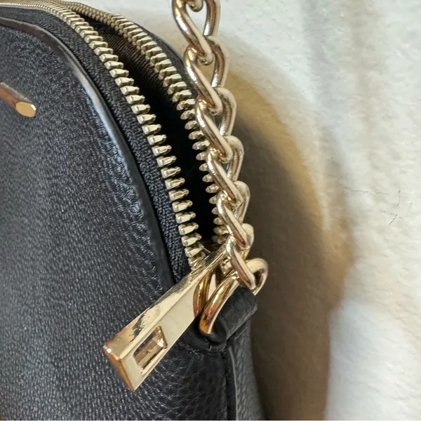 Black cross-body purse with gold detailing - Image 8