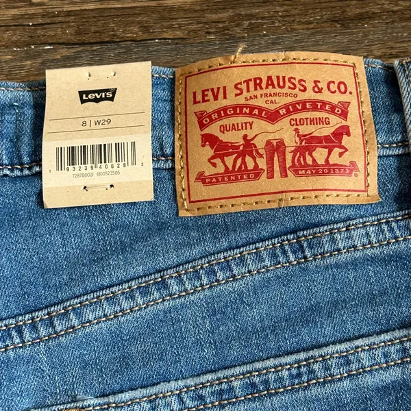 Levis High Rise Shorts Hypersoft Blue Denim Distressed Raw Hem Size 8 W29 NWT - Image 3