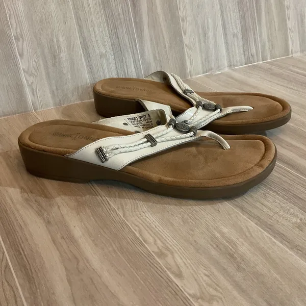 Minnetonka Womens White Leather Thong Sandals‎ Braided Silver Medallion 700001 9 - Image 2