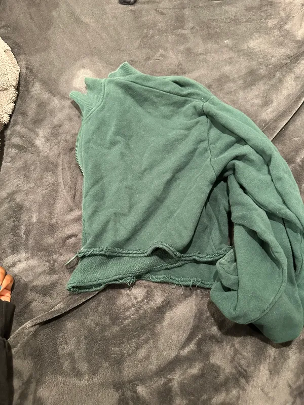 Emerald green cropped zip sweater - Image 2