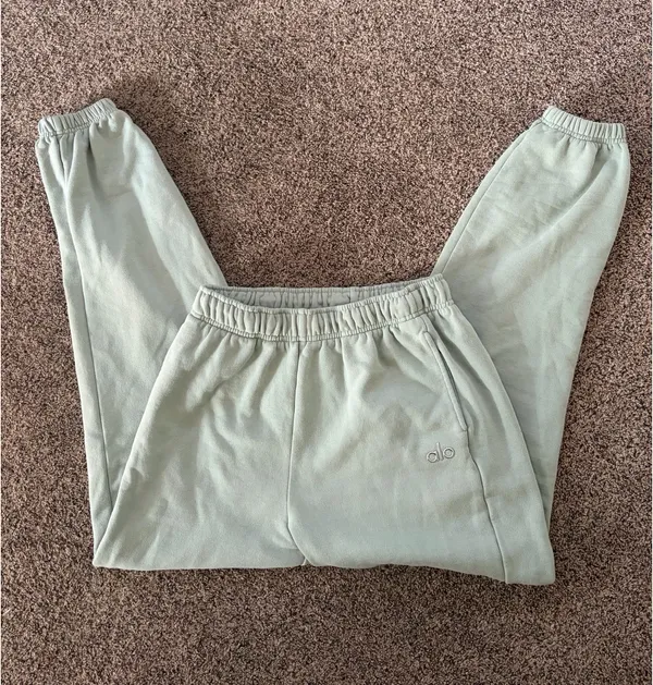 Alo Yoga Sweatpants - Image 3