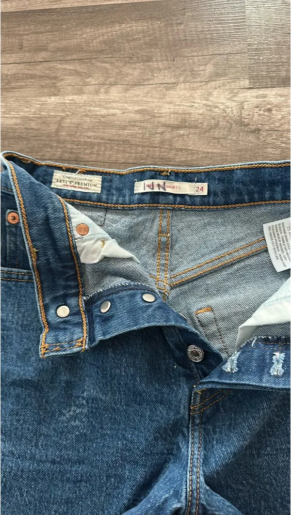 Levi’s Ribcage Shorts Denim High-Rise - Image 4