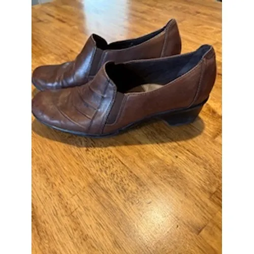 Clarks Brown Leather Pleated Slip On‎ Loafers Block Heel Shoes Womens 9M Classic - Image 3
