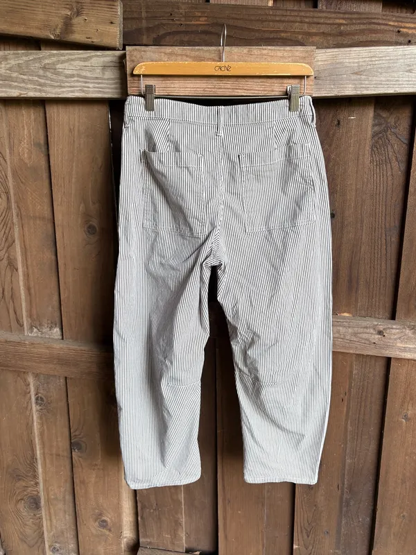 GAP Black and White Striped Barrel Jeans - Image 4