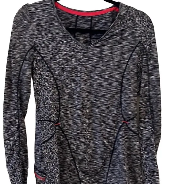 Athleta woman’s top with thumb hole and zip up pocket.‎ - Image 3
