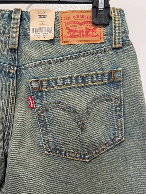 Levi’s Superlow Loose Yoke Jeans Women’s 24x32 NWT - Image 4