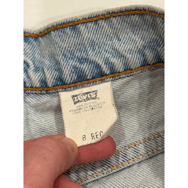 Vintage 1998 Levi's Denim Shorts Size 8 Light Wash High Waisted 550 Relaxed Fit - Image 2