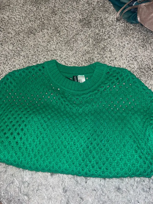 H&M Green sweater coverup  - Image 4