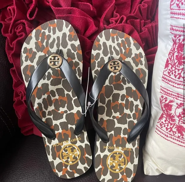 Tory Burch NWT Flip Flop - Black/Leo/009 - Size 7 avail - Gold Logo - Image 3