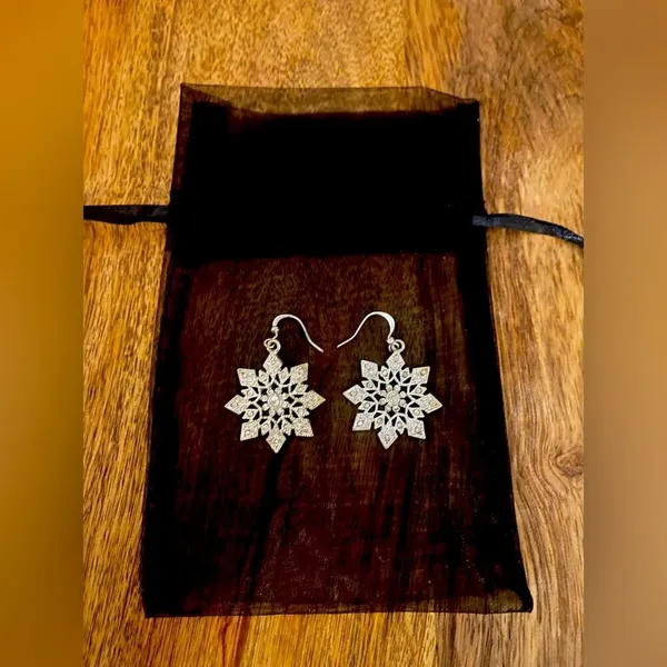 Snowflake Silver Earrings - Image 2