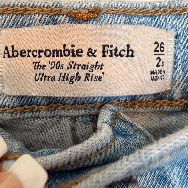 Abercrombie & Fitch The 90’s Straight Ultra High Rise 2 Short - Image 3