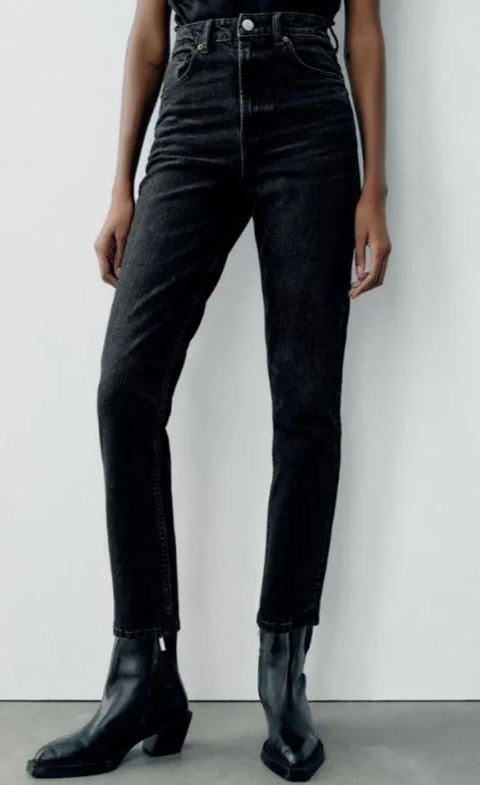 Zara Mom Fit High Rise / high waist Jeans in faded effect Black color - Image 2