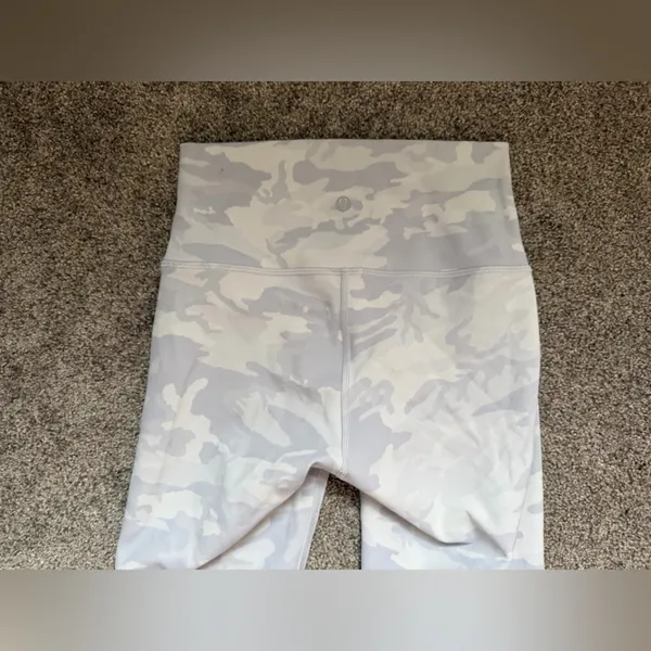 Lululemon Wunder Under Short 10" *Ribbed in Incognito Camo Jacquard White Size 4 - Image 16