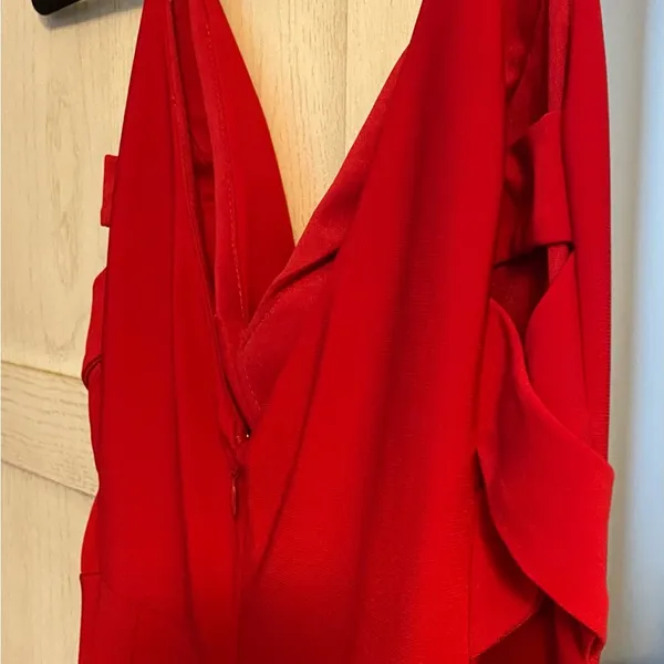 Gorgeous red full length formal gown size 1/2. Built in bra. - Image 2