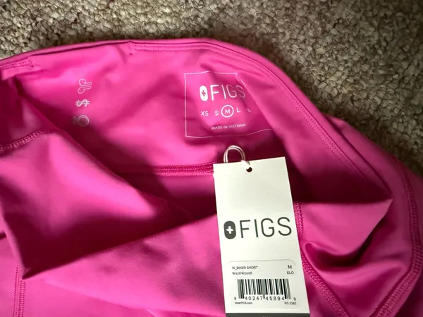 Figs Women's Bright Pink Biker Shorts medium - Image 4