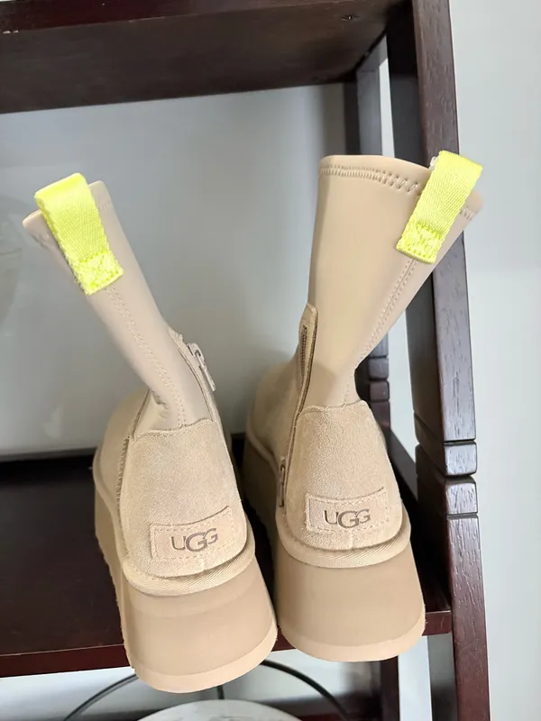 Ugg Women’s Tan Platform Dipper Boots - Image 2