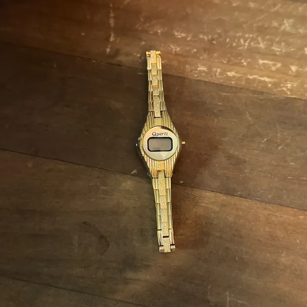 Vintage Quartz gold tone digital watch - Image 4