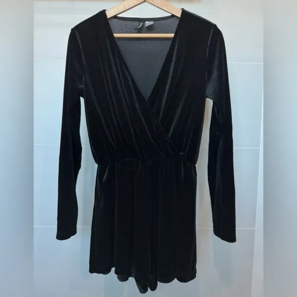 H&M Divided Black‎ Velvet Long Sleeve Romper | Size 6 - Image 2