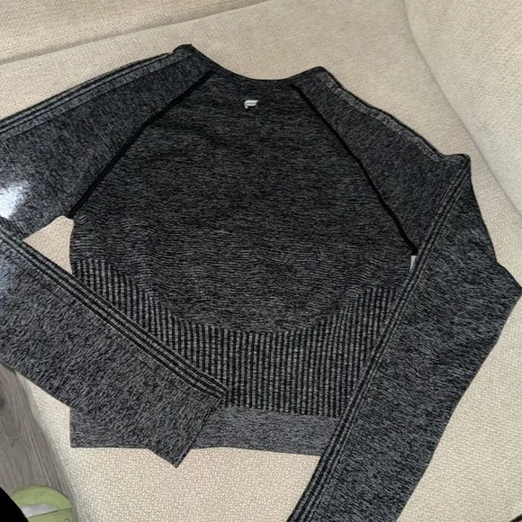 Fabletics workout crop top - Image 2