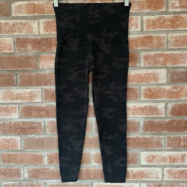 Spanx Camouflage Camo Cropped Leggings Seamless Women’s Small Black Athletic Gym - Image 3