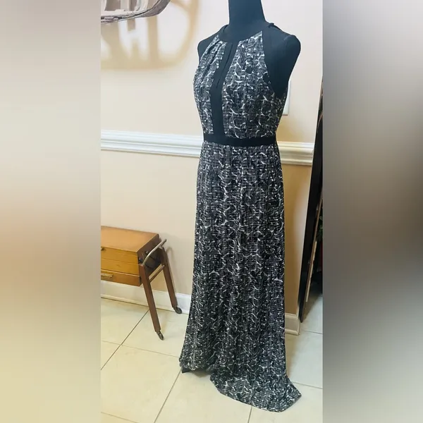 White House Black Market Patterned Maxi Dress - Image 3