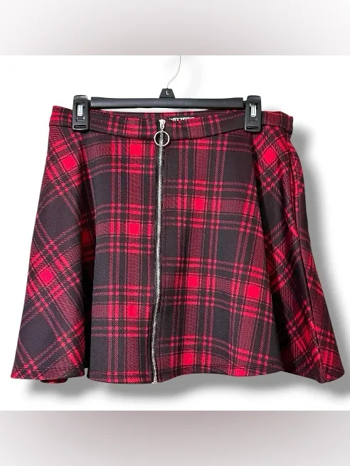 Hot Topic size medium women’s goth skater skirt black and red plaid o-ring - Image 9