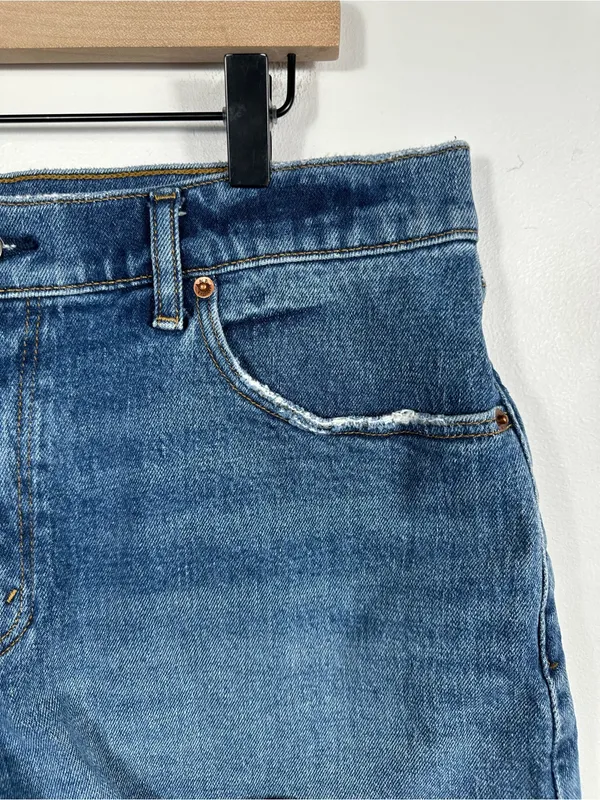 Abercrombie & Fitch The Mom Short Mid Rise Curve Love Distressed Denim Shorts 32 - Image 4