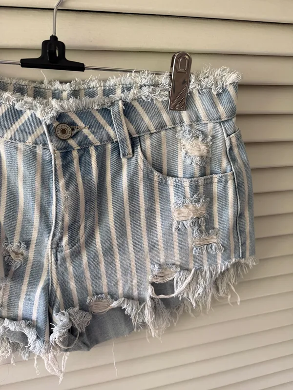 KanCan USA Shorts Denim Distressed - Image 3