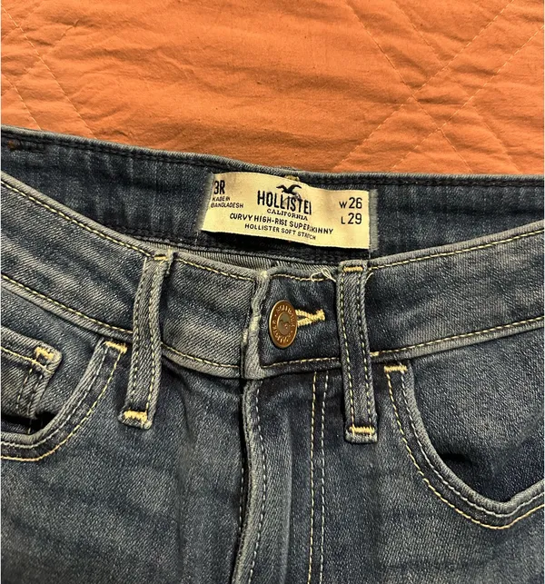 Hollister Curvy High-Rise Skinny Jeans - Image 4
