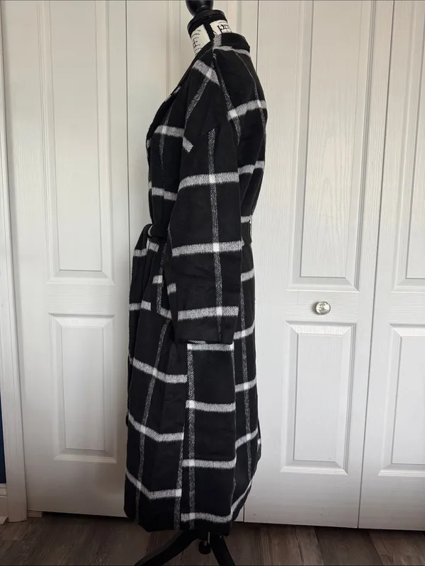 BloomChic Black & White Plaid Wrap Trench Coat Size 10 - Image 5