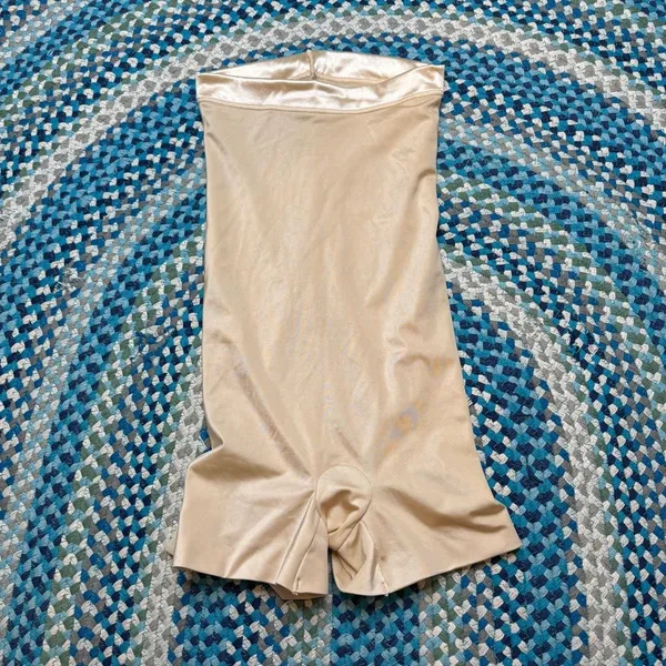 Spanx High‎ Waisted Mid Thigh Shorts - Image 2