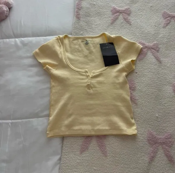 Brandy Melville John Galt Butter Yellow Zelly Short Sleeve Top - Image 3