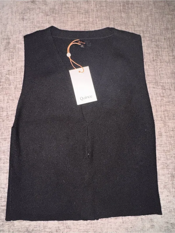 Quince NWT $78 Eco-Knit Split Front Sweater Vest - Size Medium - Image 2