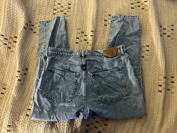 H&M Ripped Mom Jeans High-Waisted - Image 3