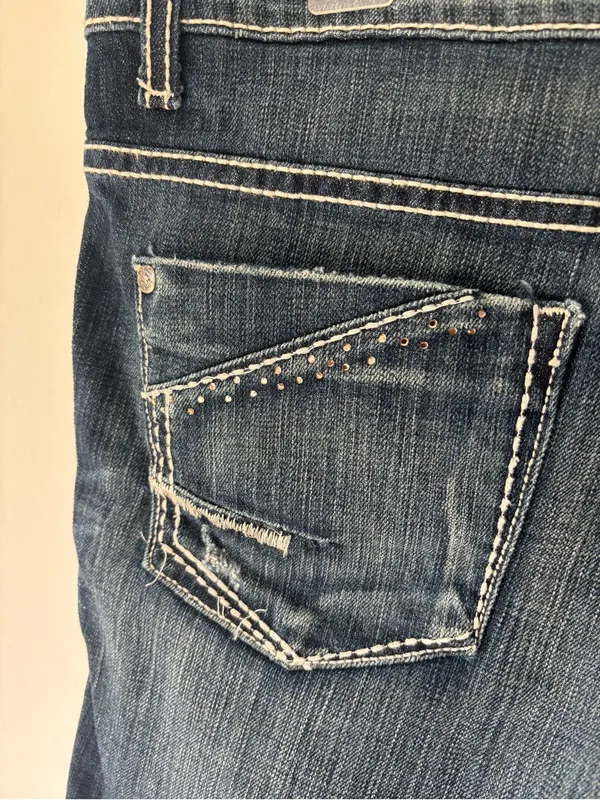 BKE Payton Jean Shorts Dark Wash Contrast Denim Bermuda Lightly Distressed - Image 7