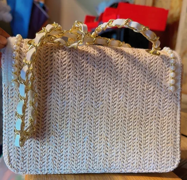 Woven Straw Crossbody Bag Cream & Gold Chain Shoulder Purse - Image 5