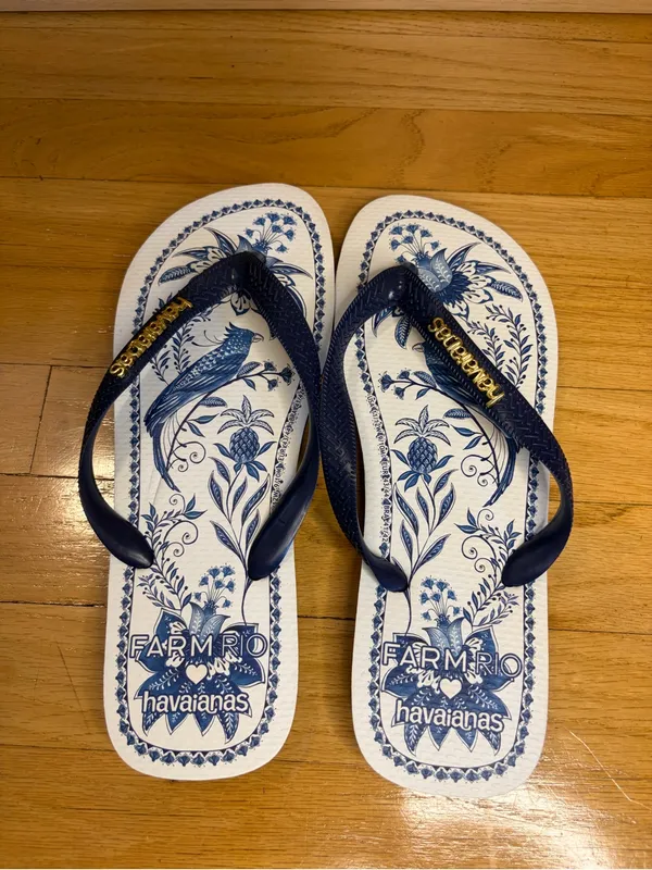 Havaianas Farm Rio Women’s Navy & White Floral Nina Flip Flops - Size 11 / 12 - Image 3